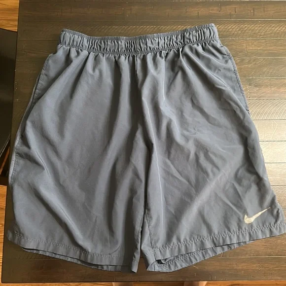 Nike medium size shorts - Picture 2 of 3